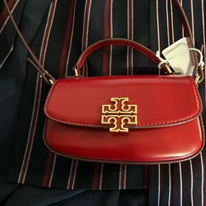 🍎🍎🍎sold🍎🍎Tory Burch brand new small bag fits phone and wallet some keys
